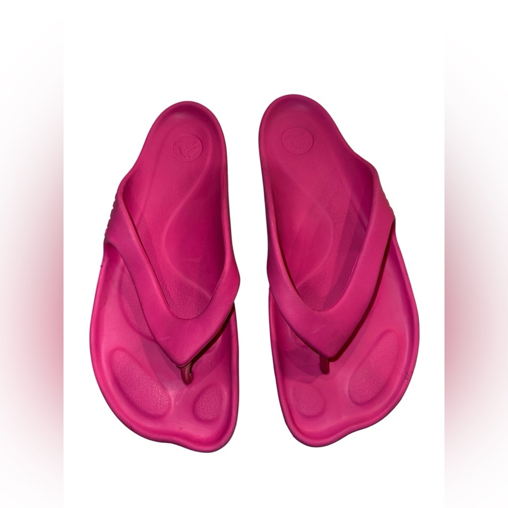 CROCS Women's Vibrant Pink Sandals